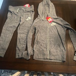 Women’s Nike hoodie / pant set NEW w/tags